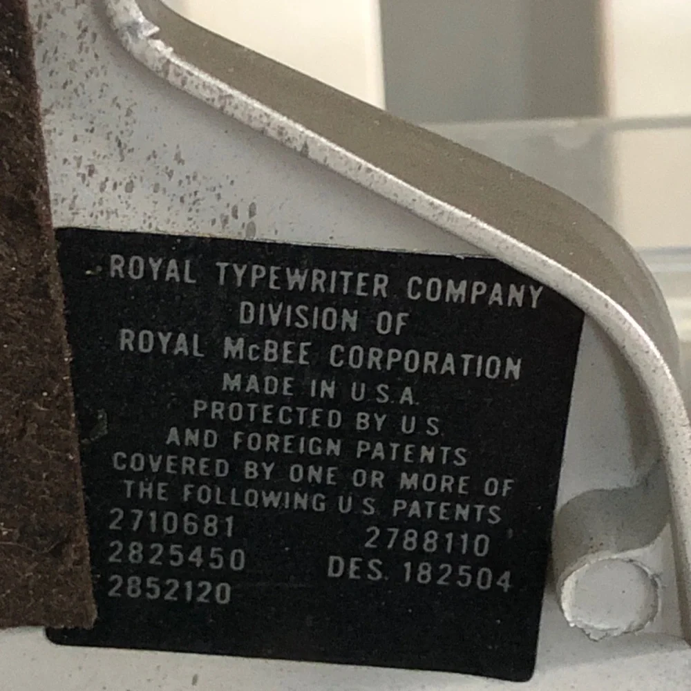1961 Royal Typewriter Futura 800